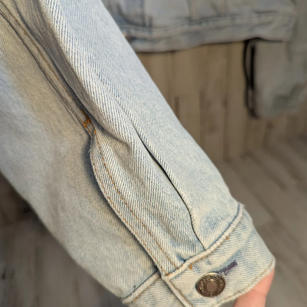 GAP Men's Denim Jacket in Light Blue - Picture 2 of 7